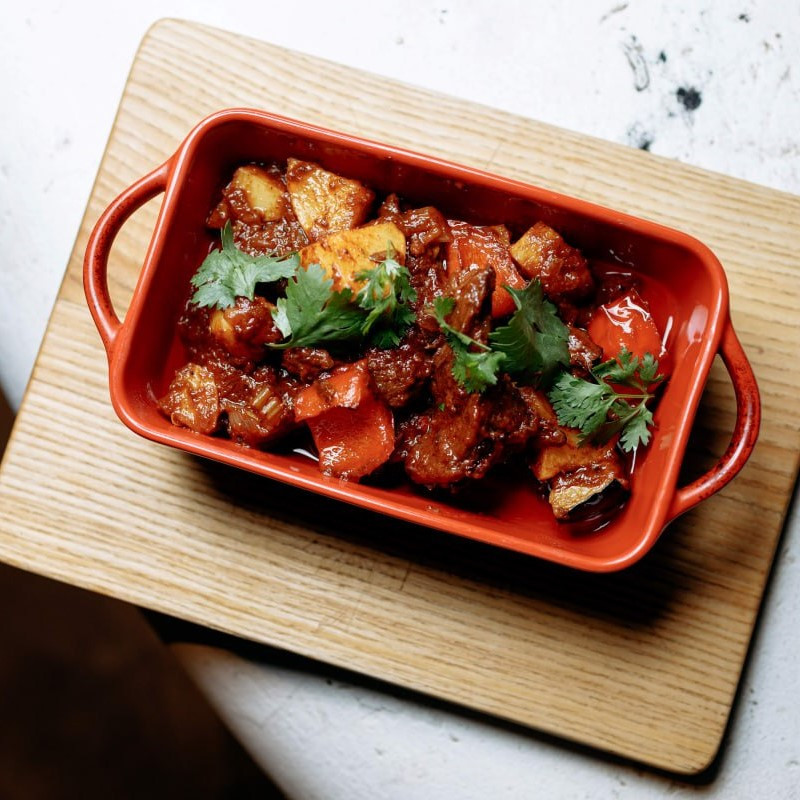 Chanakhi of veal stewed veal with vegetables and herbs