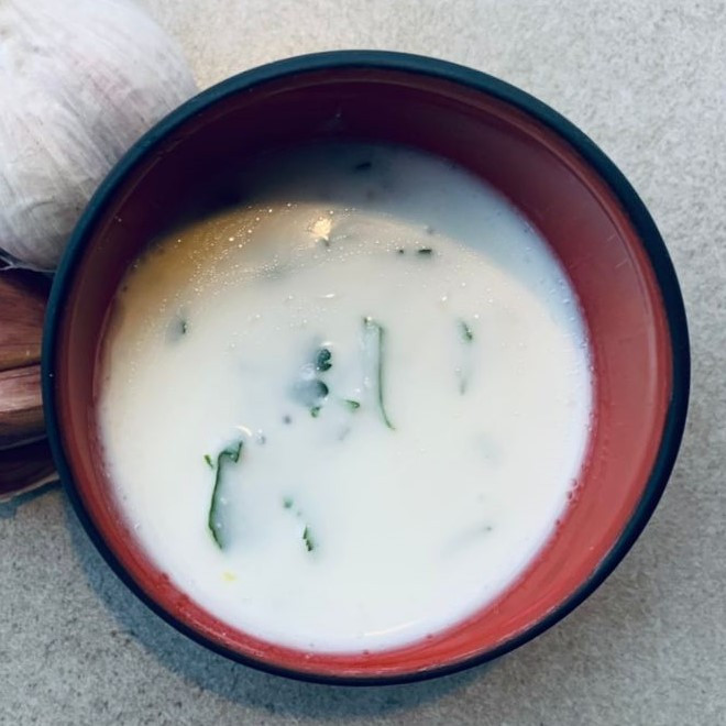 Yoghurt with garlic